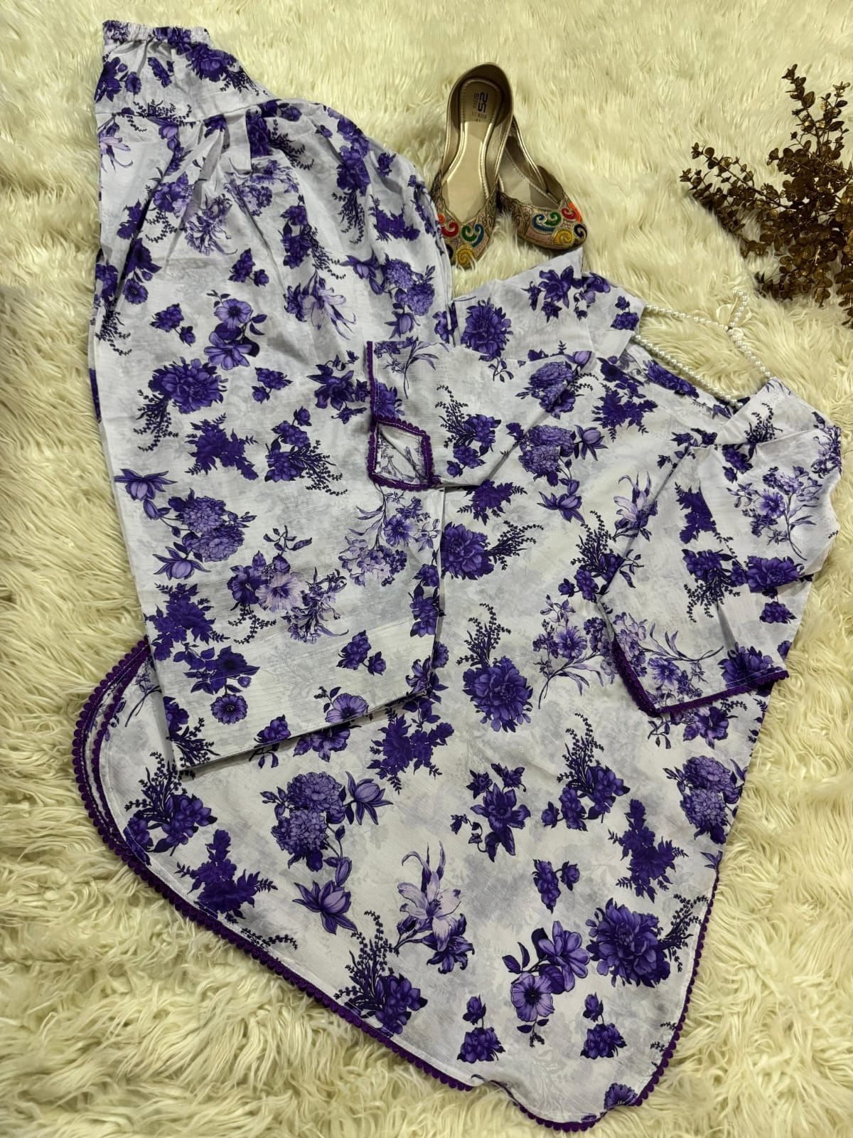Bana Dora Lawn Ensemble – Lace Embellished Shirt with Farshi Shalwar