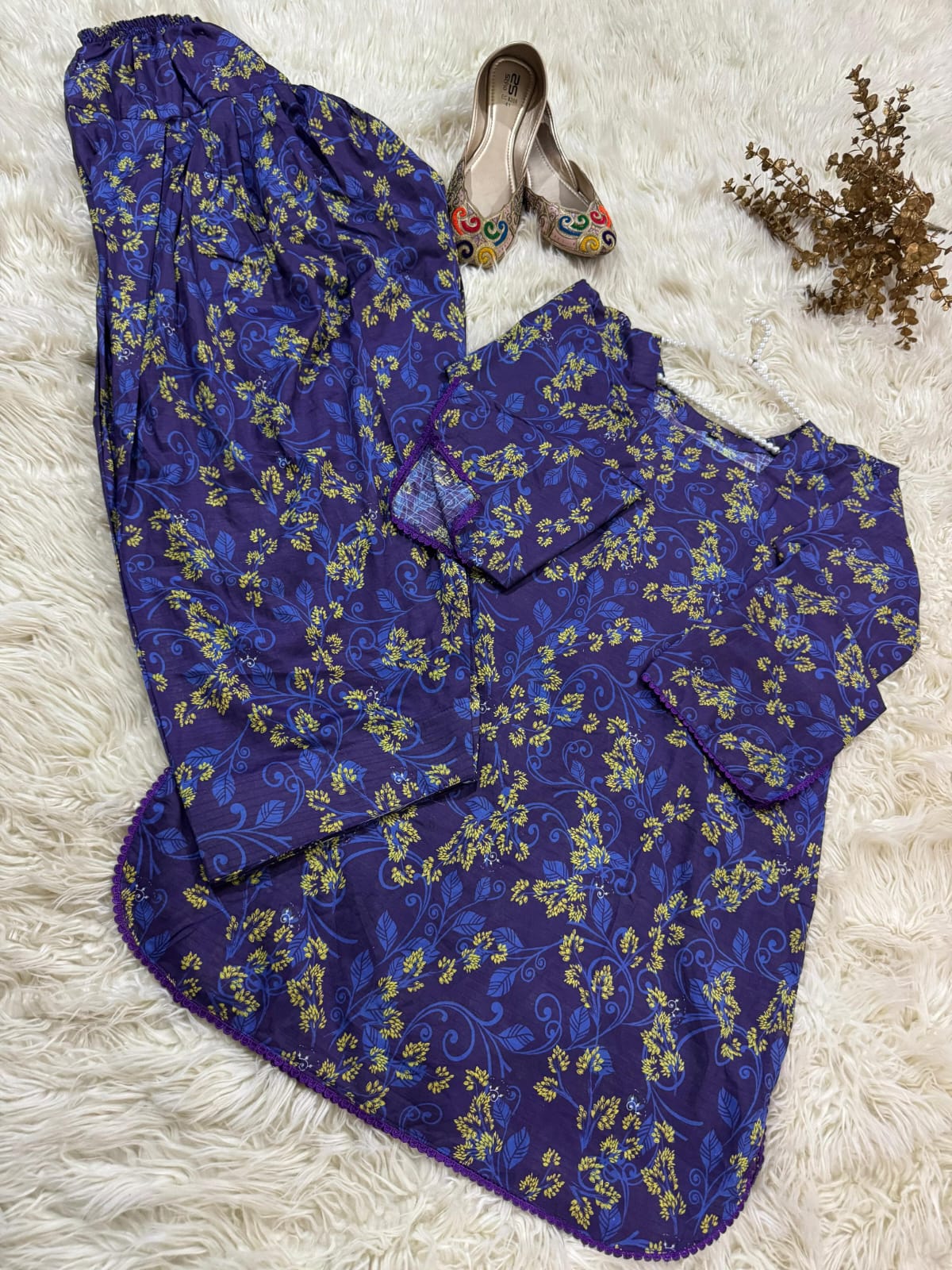 Bana Dora Lawn Ensemble – Lace Embellished Shirt with Farshi Shalwar