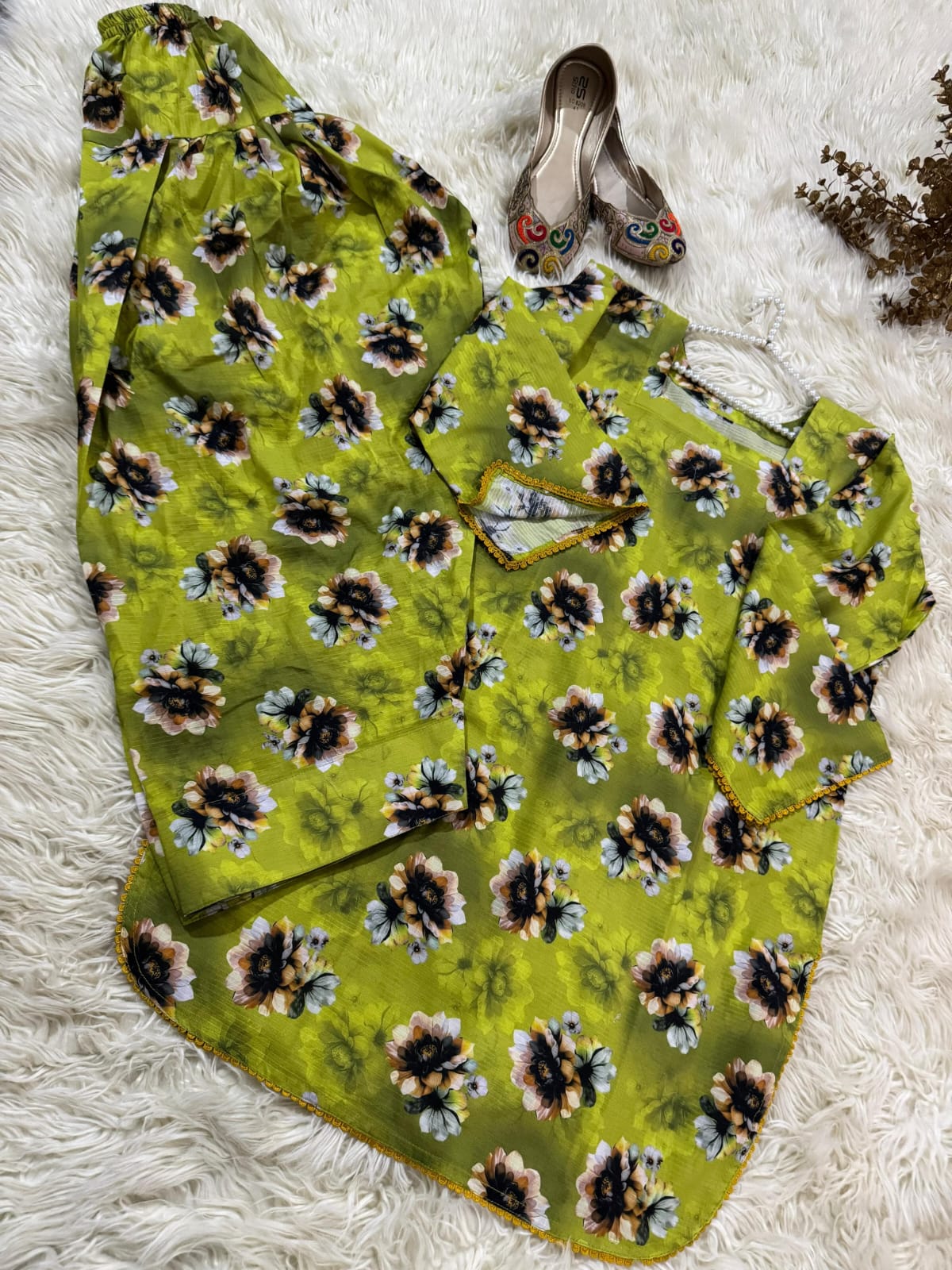 Bana Dora Lawn Ensemble – Lace Embellished Shirt with Farshi Shalwar
