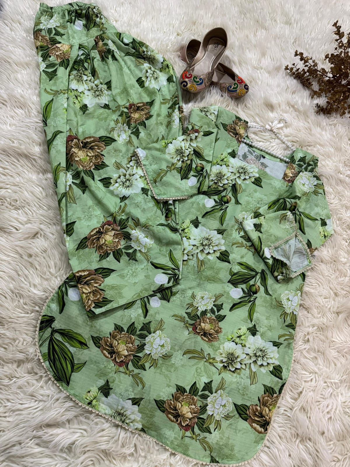Bana Dora Lawn Ensemble – Lace Embellished Shirt with Farshi Shalwar