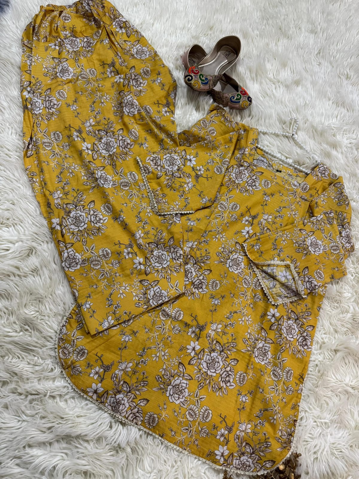 Bana Dora Lawn Ensemble – Lace Embellished Shirt with Farshi Shalwar
