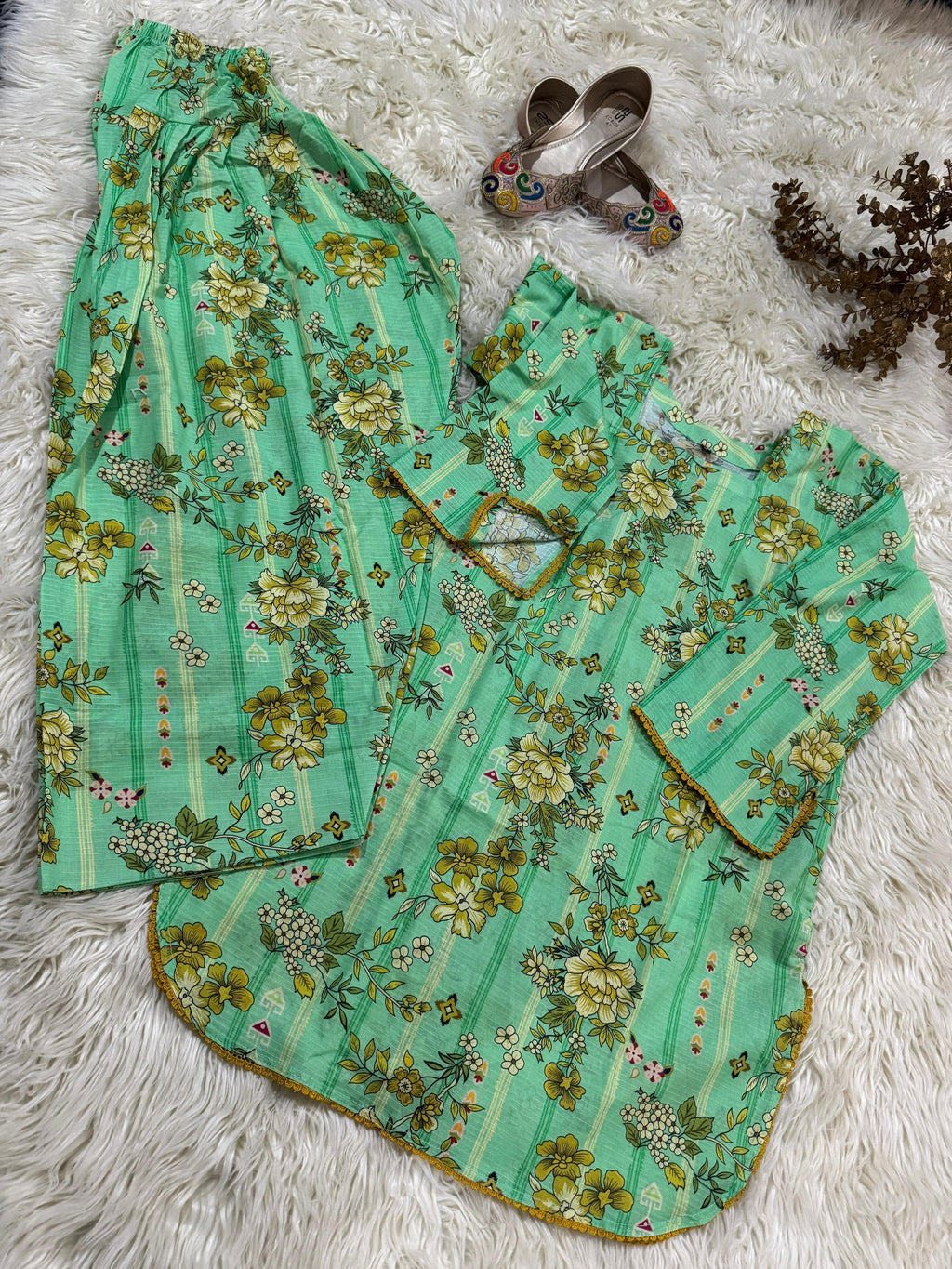 Bana Dora Lawn Ensemble – Lace Embellished Shirt with Farshi Shalwar