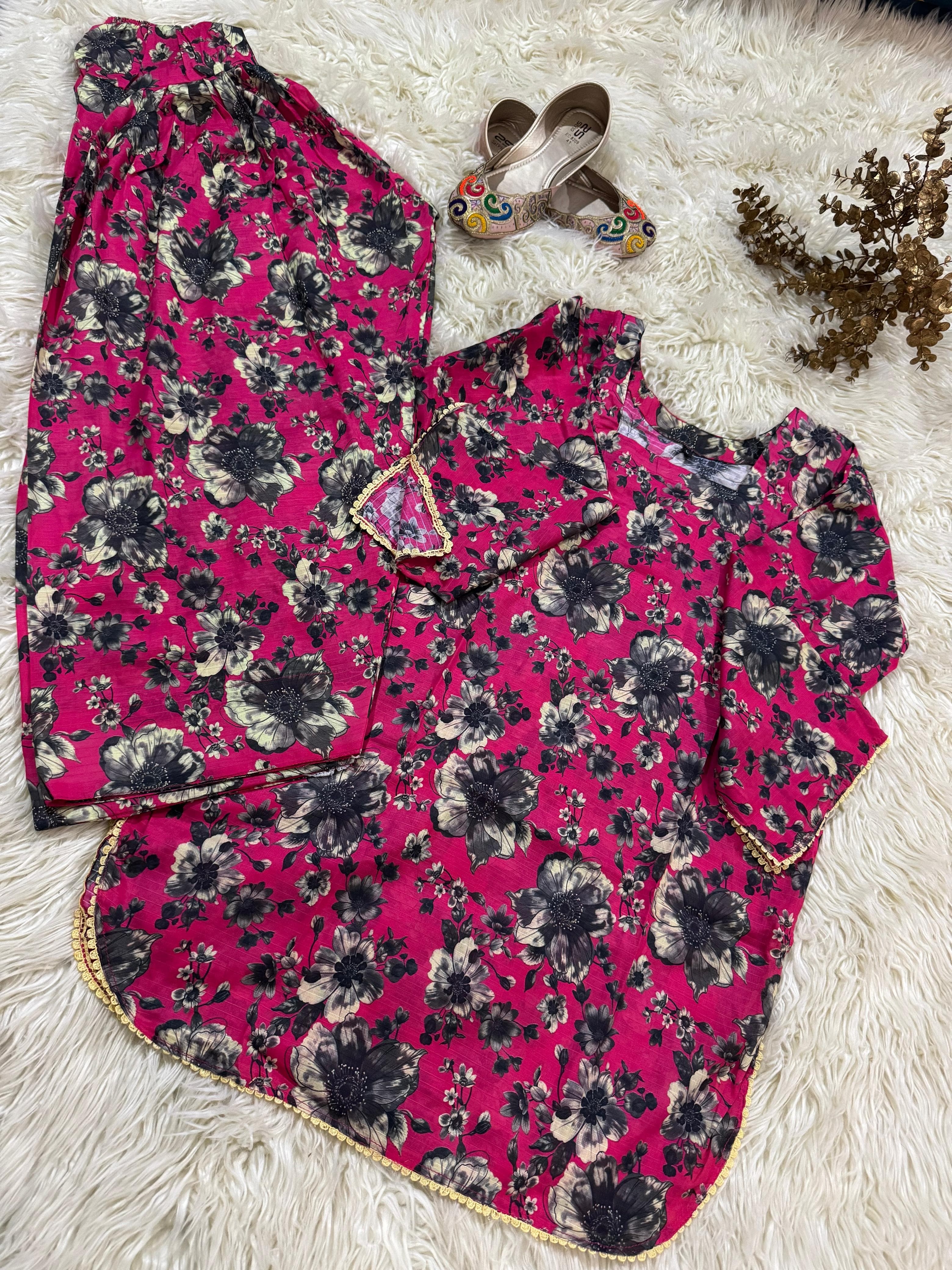 Bana Dora Lawn Ensemble – Lace Embellished Shirt with Farshi Shalwar